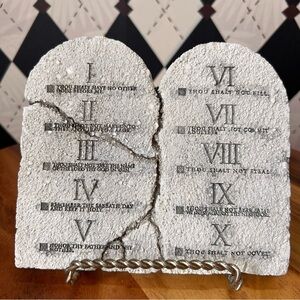 Moses Carved Stone-Look Ten Commandments Tablet – Faith Décor Sculpture 5x5